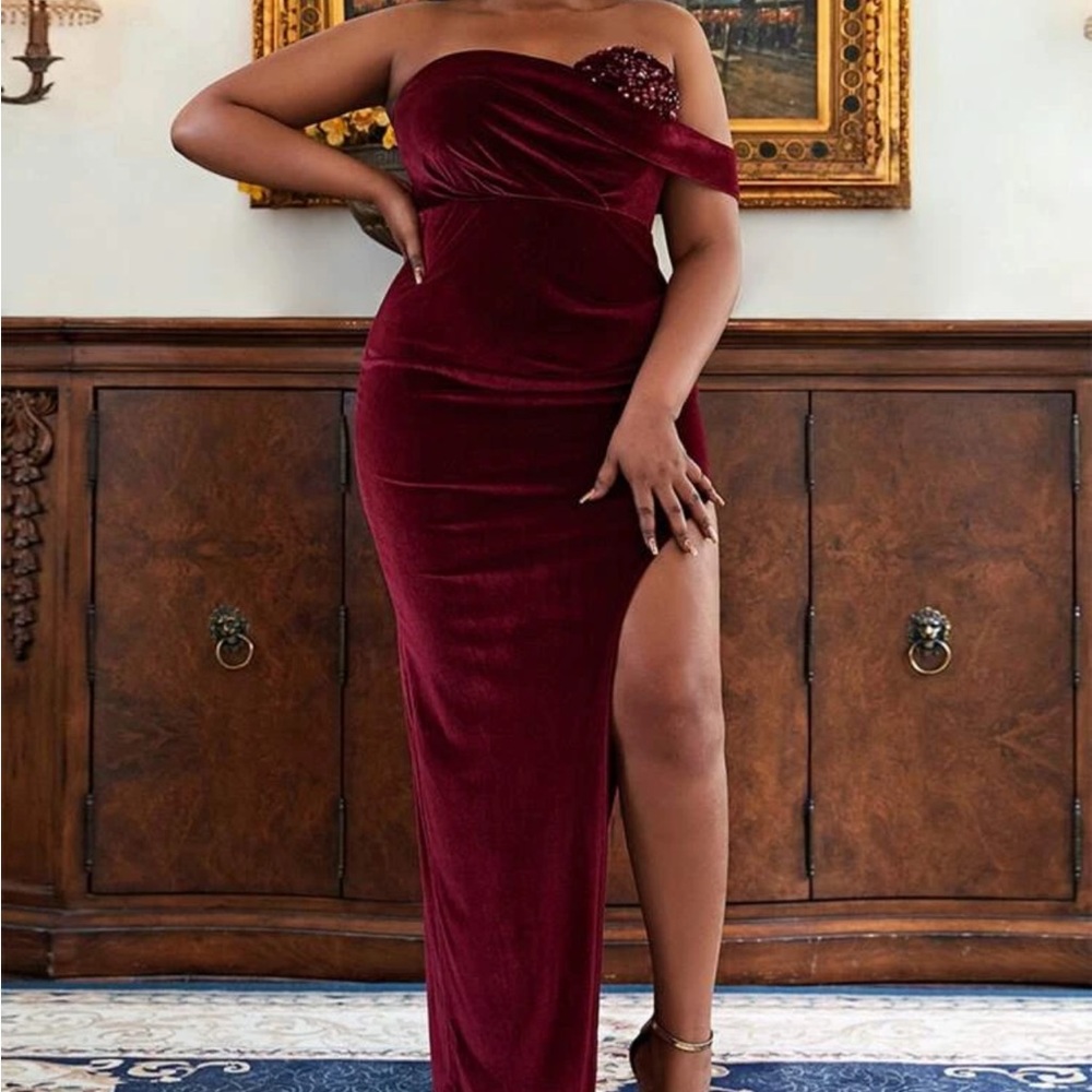 COPY - Stunning sexy burgundy formal dress in 4x